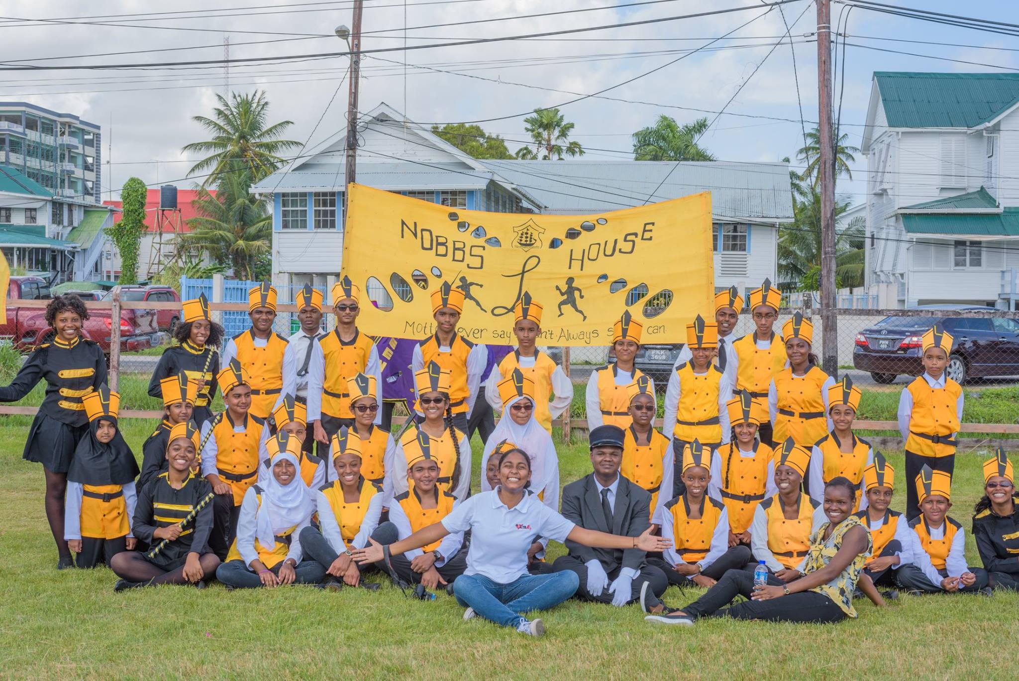 <strong></strong><br>House members transcend time. Nobbs house squad members are here pictured after the March Past with two former captains who came to show their support, despite leaving Queen's College years ago.<br>Photo: <em>Lictor Live!</em>